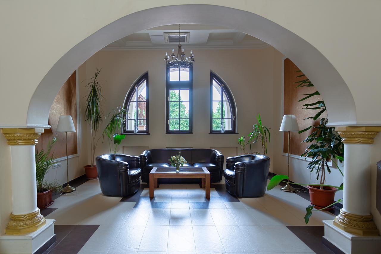 Casa Danielescu Hotel Targu Jiu Bagian luar foto