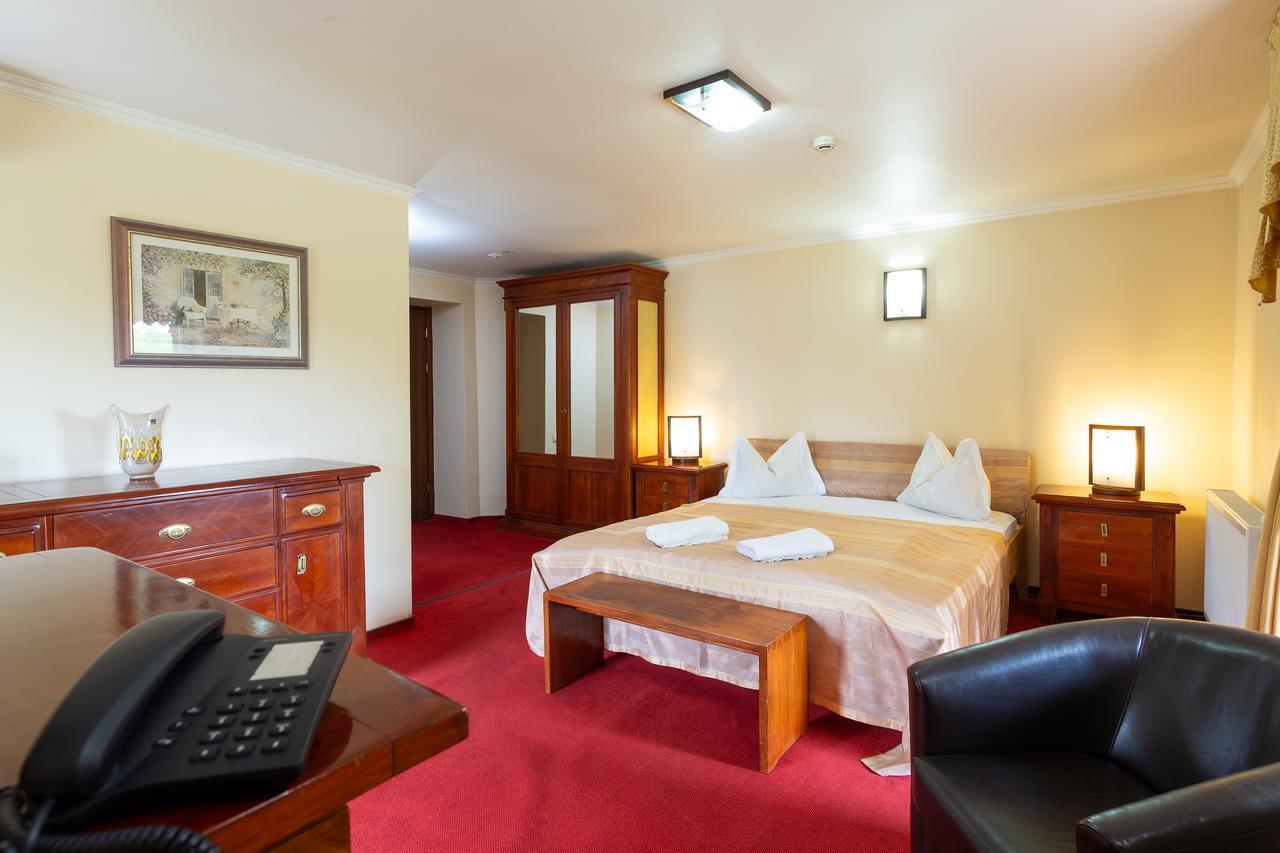 Casa Danielescu Hotel Targu Jiu Bagian luar foto
