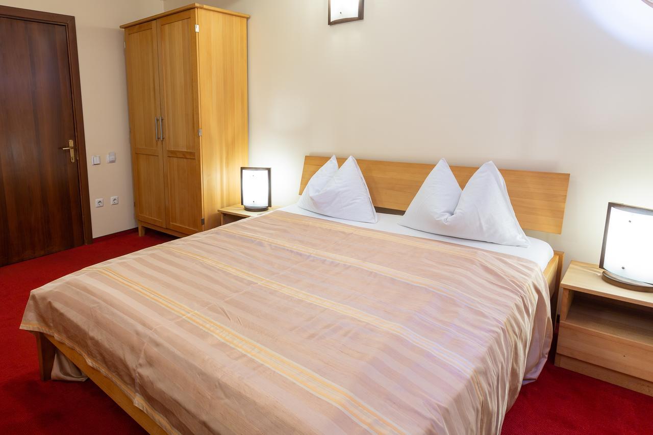 Casa Danielescu Hotel Targu Jiu Bagian luar foto
