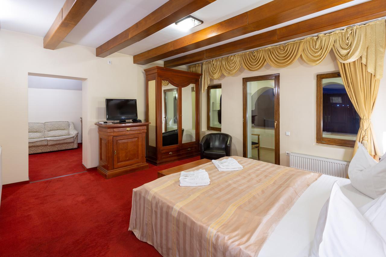 Casa Danielescu Hotel Targu Jiu Bagian luar foto