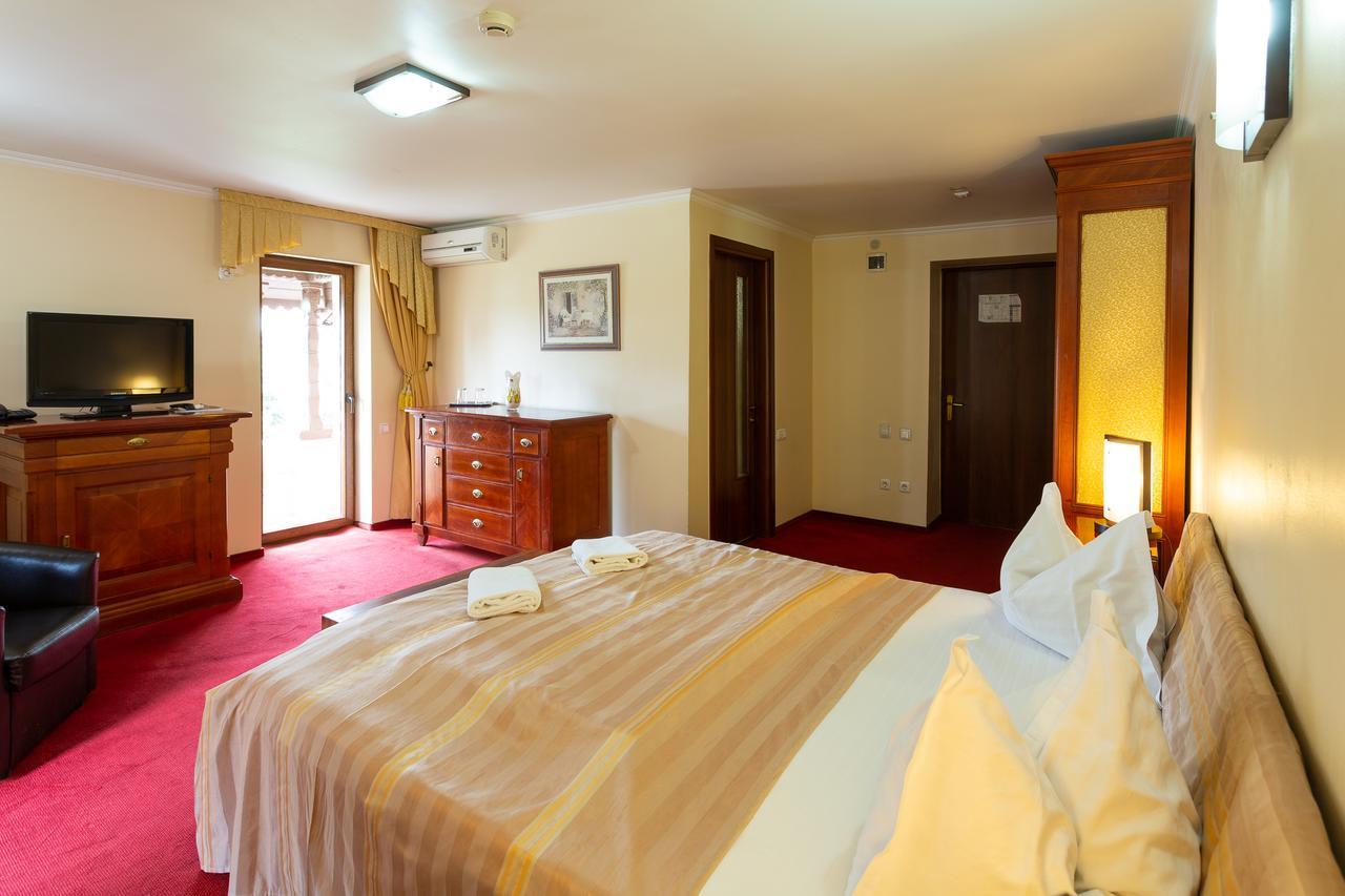 Casa Danielescu Hotel Targu Jiu Bagian luar foto
